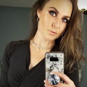 Meet your Posher, Larisa